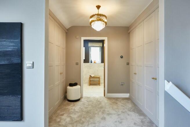 5 bed Detached for sale Image 11