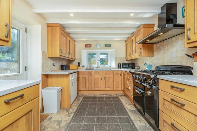 4 bed Detached for sale Image 9