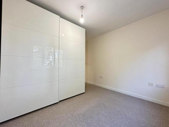 2 bed Apartment to rent Image 12