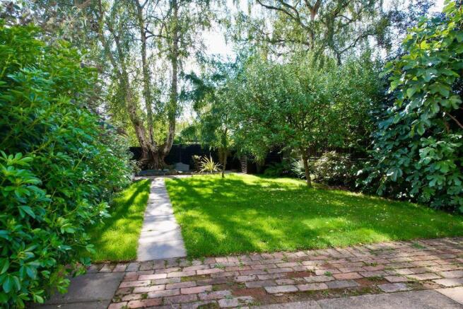 Easy to maintain flat garden