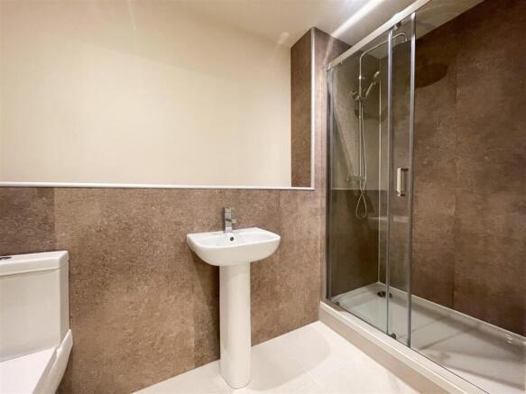 5 bed Mews to rent Image 4