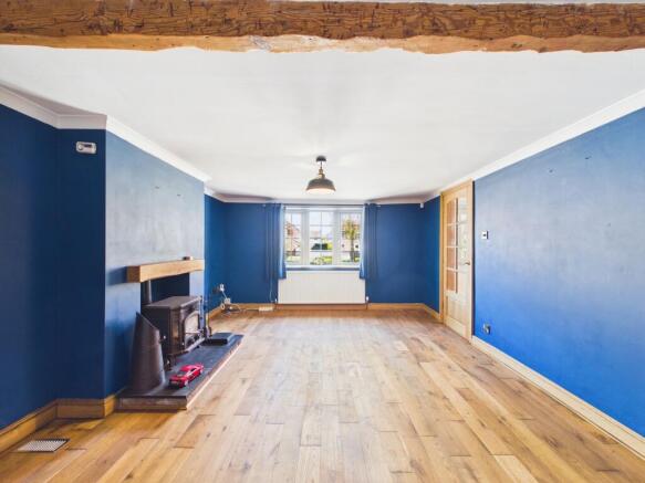 5 bed Detached for sale Image 6
