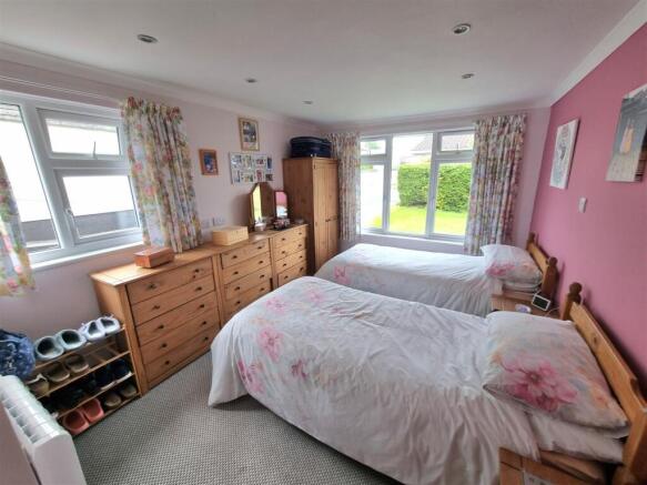 Bed 1.jpg