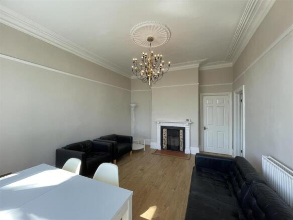 2 bed Duplex to rent Image 4