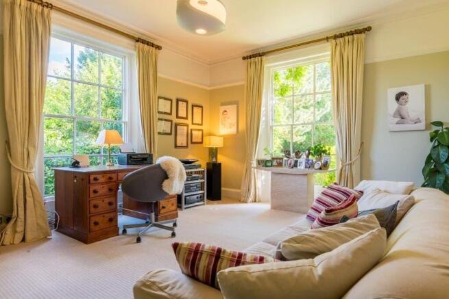 6 bed Detached for sale Image 12