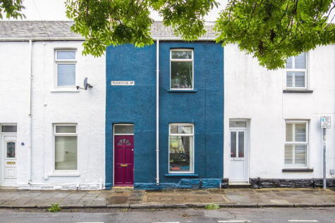 Plasnewydd Road, Cardiff, CF24 3EN
