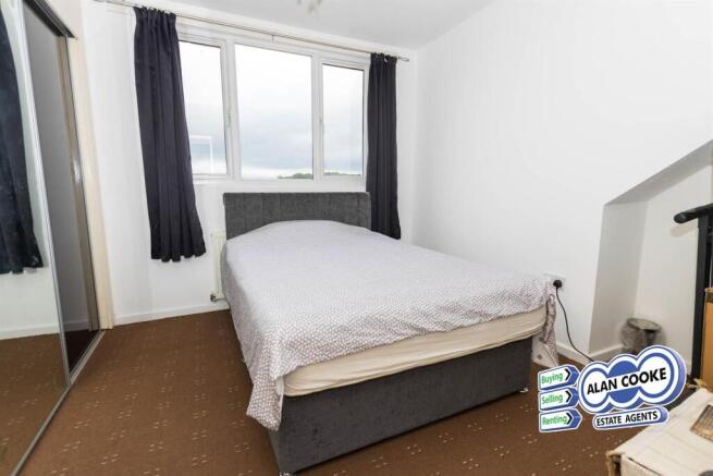 5 bed Semi-Detached for sale Image 10