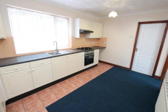 LARGE DINING KITCHEN