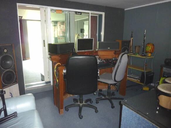 Photo 10