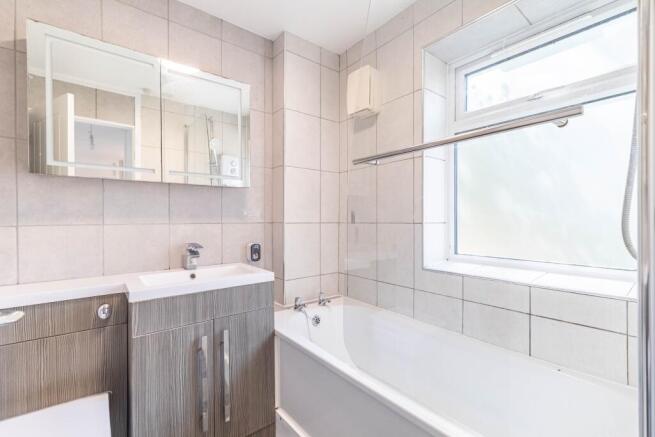 3 bed Terraced for sale Image 10