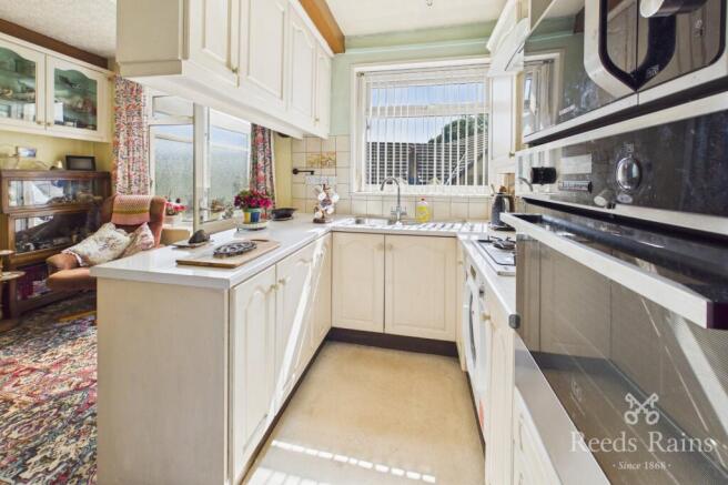 2 bed Semi-Detached for sale Image 9