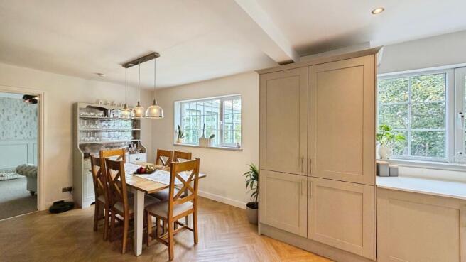 4 bed Detached for sale Image 5