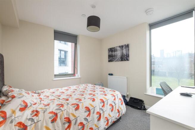 5 bed Town House for sale Image 6