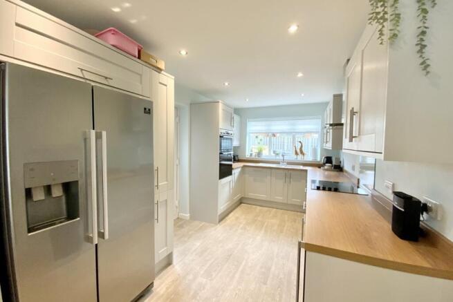 4 bed Detached for sale Image 5