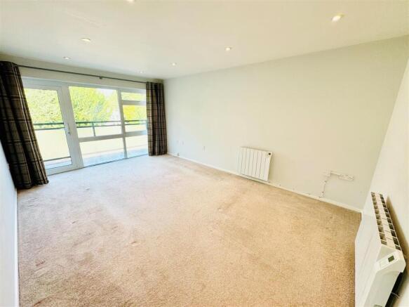 9 binswood living room.jpg