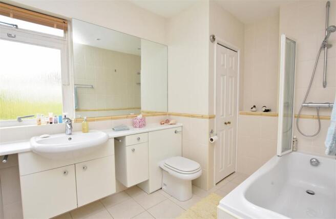 Family Bathroom.JPG