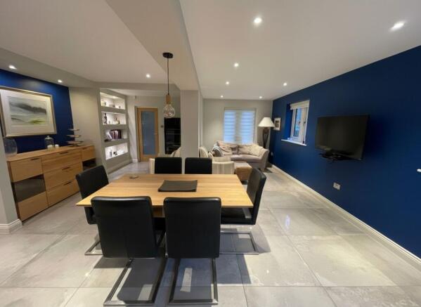 6 bed Detached for sale Image 11