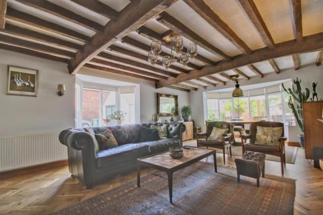 5 bed Town House for sale Image 5