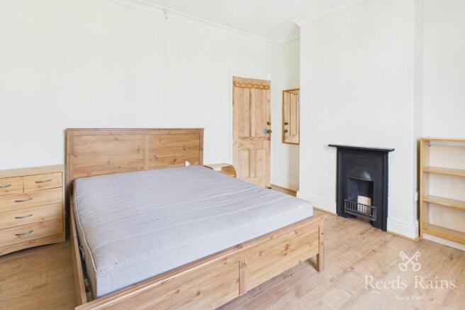 4 bed Semi-Detached to rent Image 6