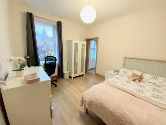 8HS - 1st Floor Back Bed 1.jpg