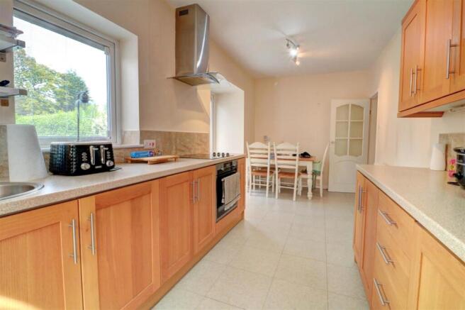 Kitchen 2.jpg