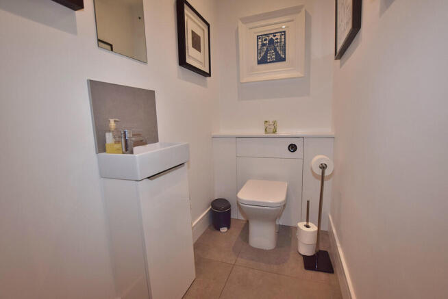 4 bed Detached for sale Image 10