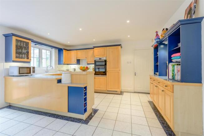 8420931-interior10.jpg