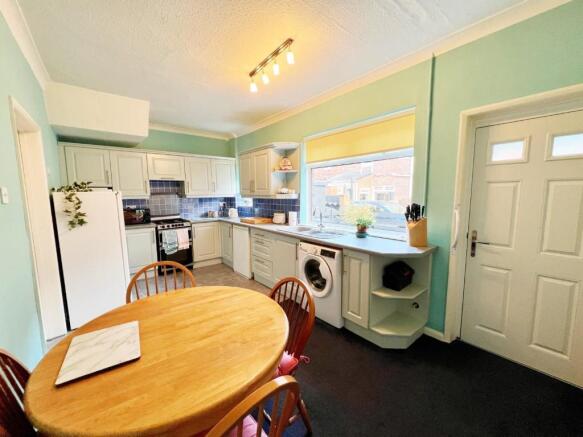 Kitchen Diner pic 4.jpg