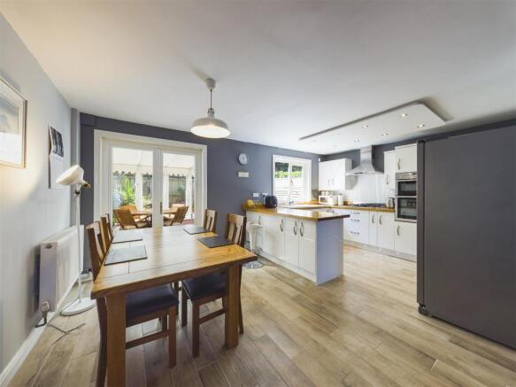 Kitchen/Dining Area