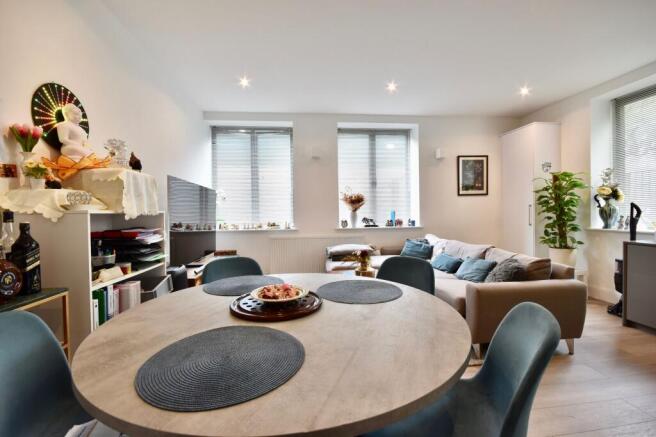 Bay Tree Avenue, Opus Court Bay Tree Avenue, KT22 photo 4