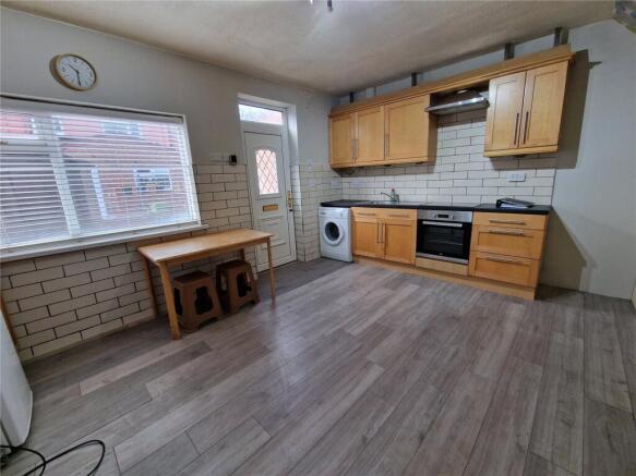 2 bed Terraced to rent Image 6
