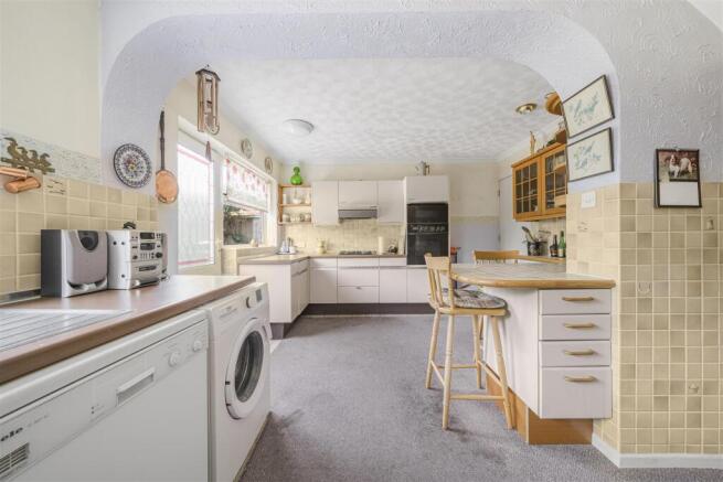 18 Redford Road, SL4 5SS10.jpg