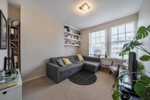 5a Flat 2, Station Parade, Balham High Road, London SW12 9AZ