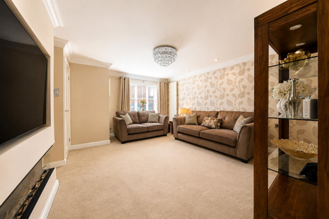 4 bed Detached for sale Image 8