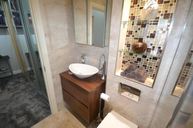 EN SUITE