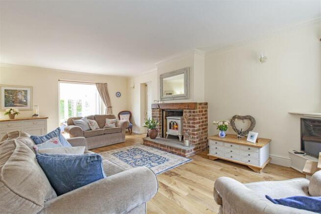 Reception Room-2.jpg