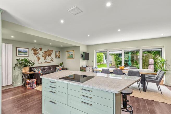 4 bed Detached for sale Image 6