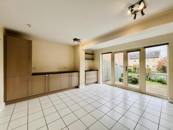 4 bed Town House for sale Image 7