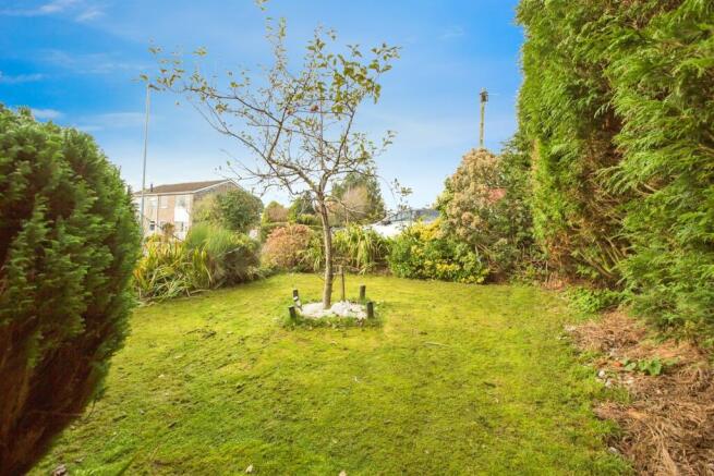 3 bed Semi-Detached Bungalow for sale Image 8