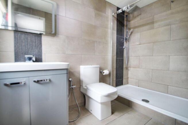 Ensuite to Bed 4