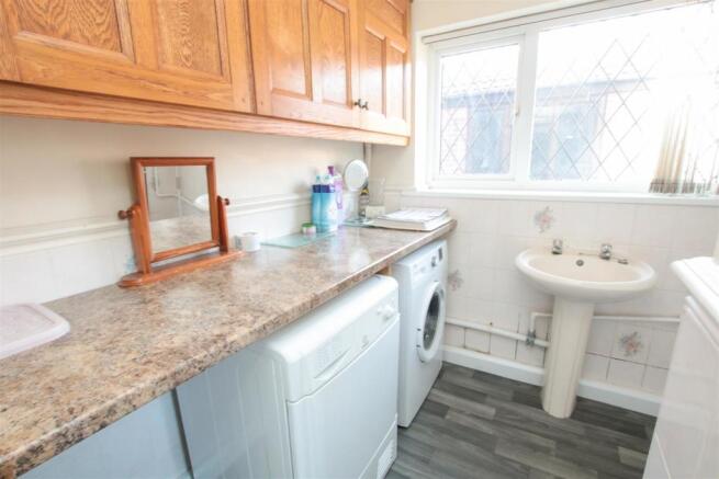 GROUND FLOOR WC/ UTILITY