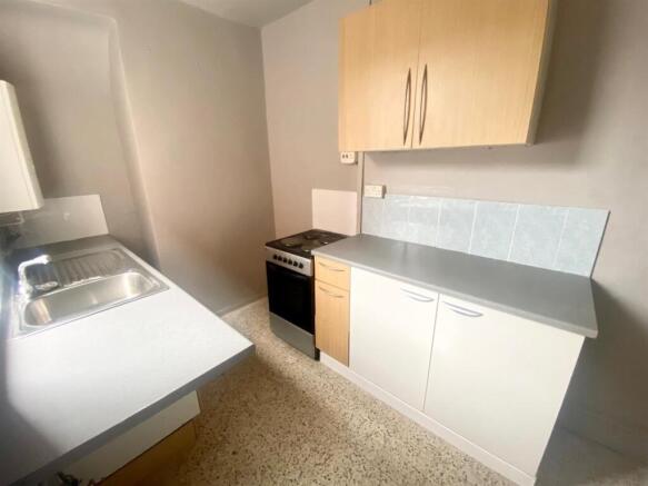 39 Oakley Road Kitchen.jpg