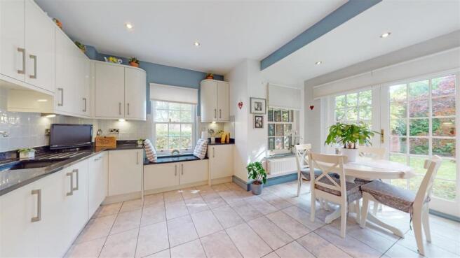 KITCHEN BREAKFAST ROOM