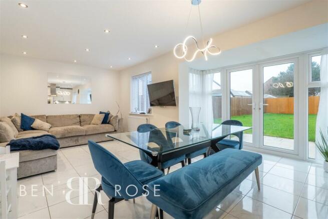 Kitchen/Dining Room/Snug