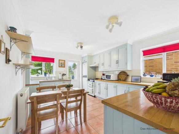 Kitchen/Breakfast Area