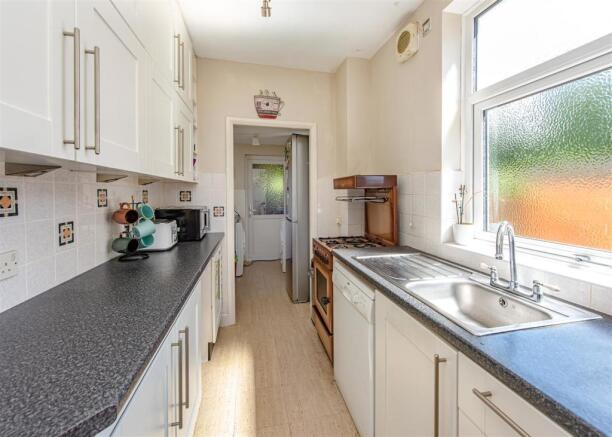 30 Goldthorn Avenue-kitchen.jpg