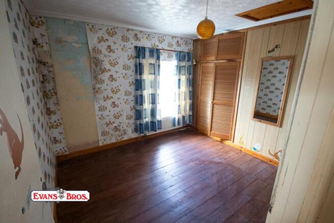 REAR DOUBLE BEDROOM 4