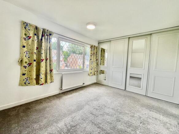 4 bed House to rent Image 10