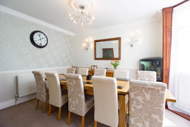 4 bed Semi-Detached for sale Image 4
