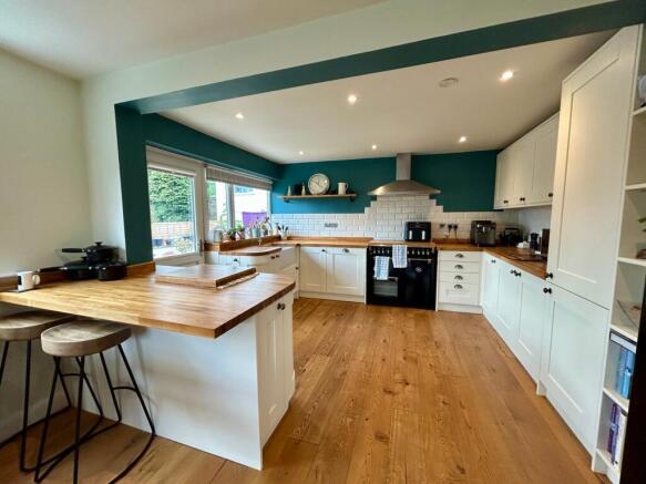 4 bed Detached for sale Image 6